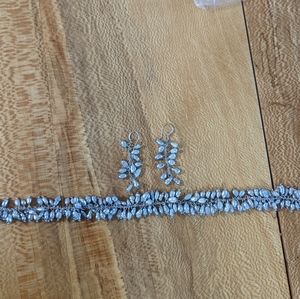 Mother-of-pearl necklace and earrings